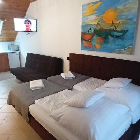 Pensjonacik Ewa Bed and Breakfast Ujście-Darłowskie Exteriör bild